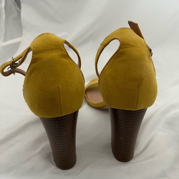 Steve Madden Womens Bella Mustard Suede Ankle Strap Heels Size 8 - Picture 2 of 4